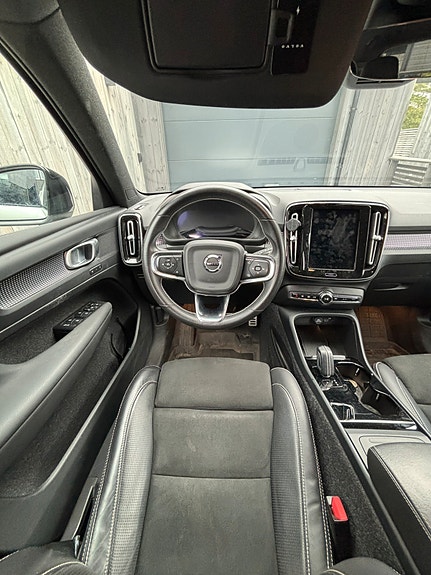 Volvo XC40 5 of 12