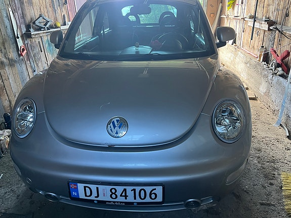 Volkswagen Beetle 4 of 5