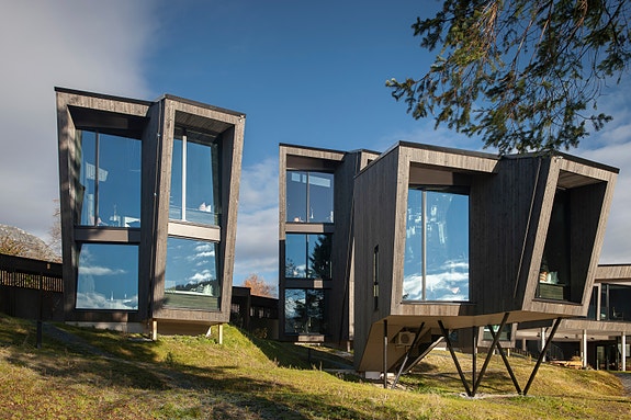 Hotellbygningene er frittliggende hotellrom