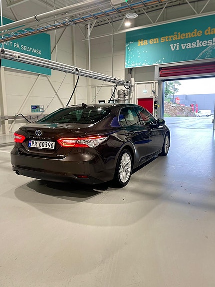 Toyota Camry 4 of 5