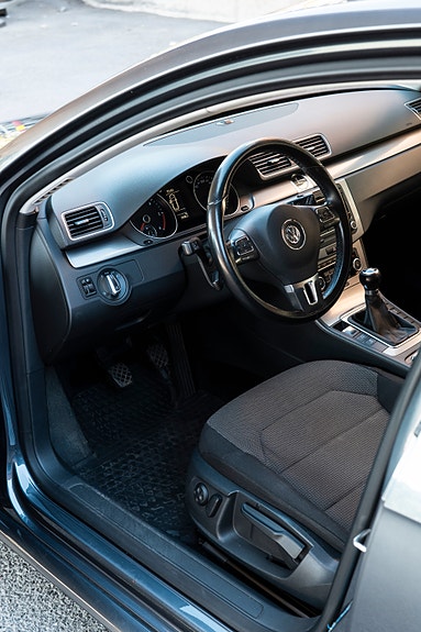 Volkswagen Passat 10 of 30