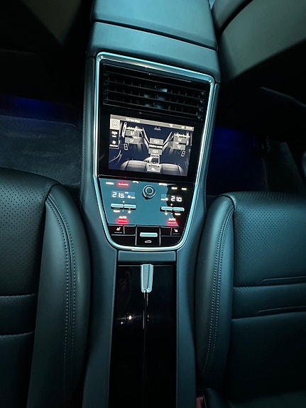 Porsche Panamera 28 of 30