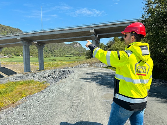 Salgsavdelingen på befaring på Vollselva bru, nye E6 ved Stjørdal