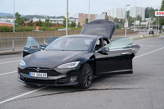 Tesla Model S 12 of 30
