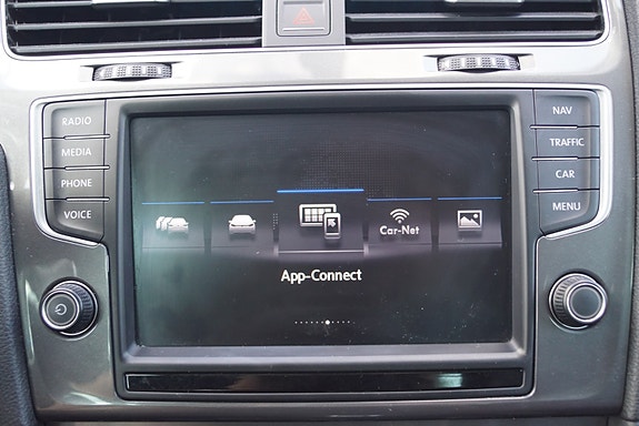 Volkswagen e-Golf VII 26 of 30