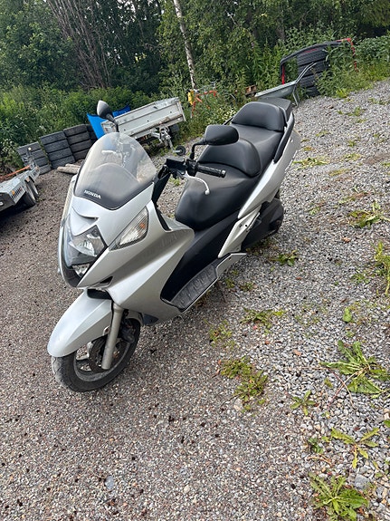 Honda FJS 600 Silver Wing 4 of 5