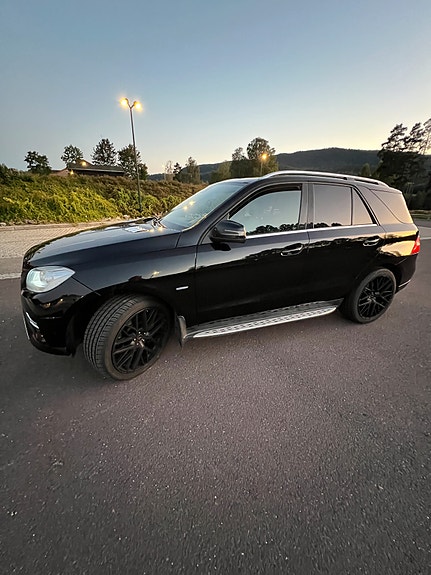 Mercedes-Benz ML250 11 of 26