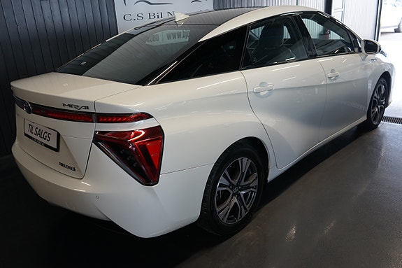 Toyota Mirai 2 of 9