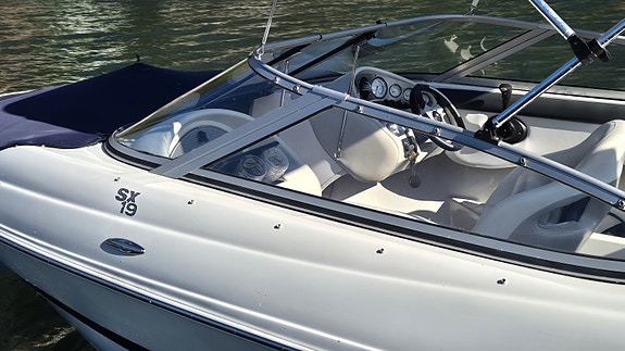 Mariah 19 SX bowrider,  diesel 1,7 4 of 5