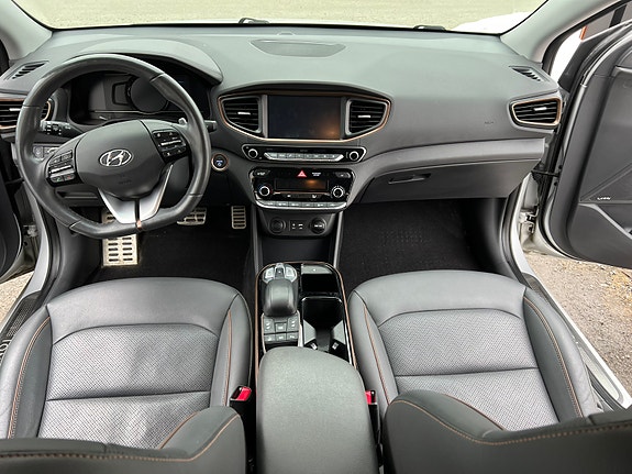 Hyundai IONIQ 8 of 15