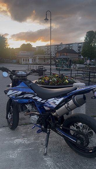 Yamaha WR 125 X 3 of 5