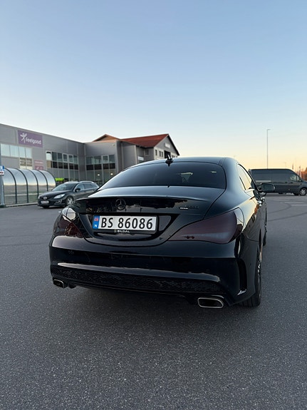 Mercedes-Benz CLA-Klasse 4 of 5