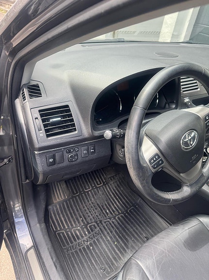 Toyota Avensis 4 of 5