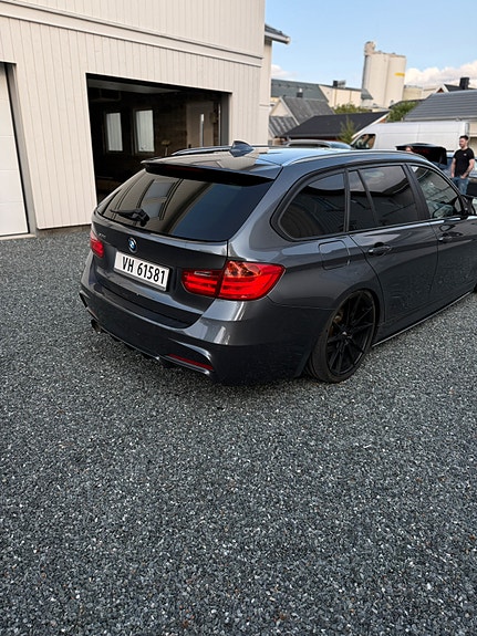 BMW 320d 4 of 5