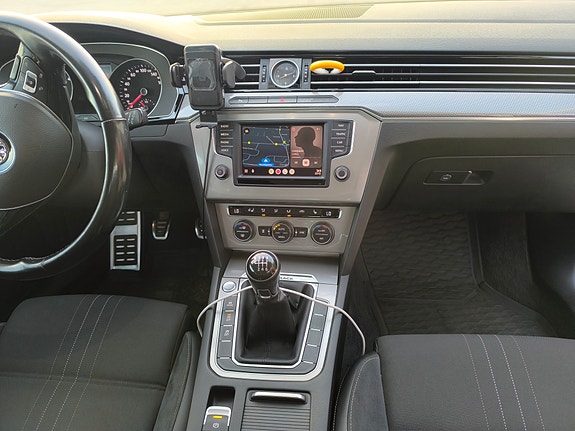 Volkswagen Passat Alltrack 18 of 30