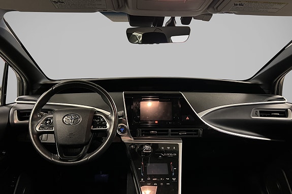 Toyota Mirai 9 of 13