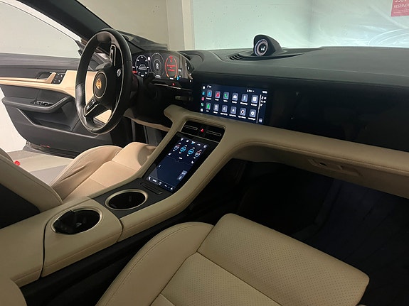 Porsche Taycan Cross Turismo 2 of 5