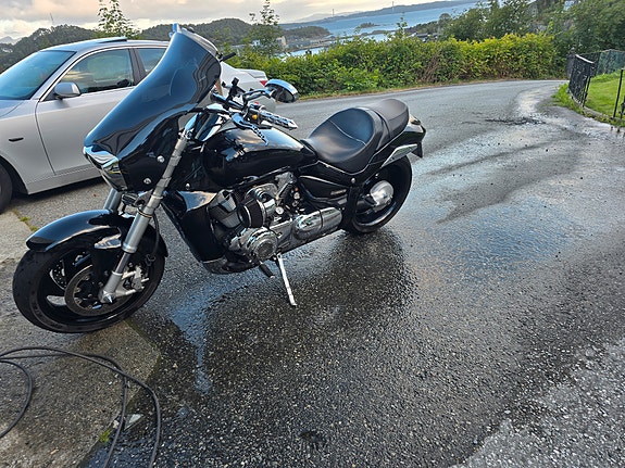 Suzuki M109R 5 of 5