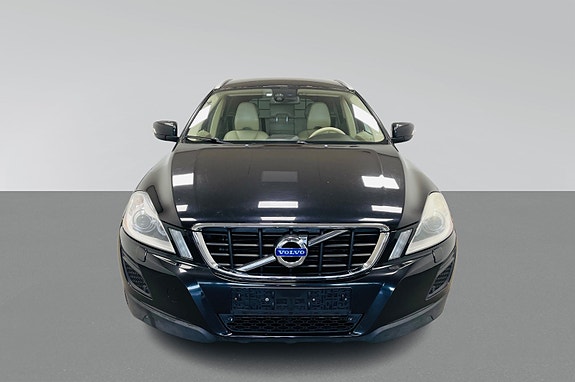 Volvo XC60 2 of 5