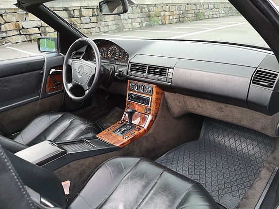 Mercedes-Benz SL300 13 of 26