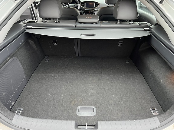 Hyundai IONIQ 10 of 15