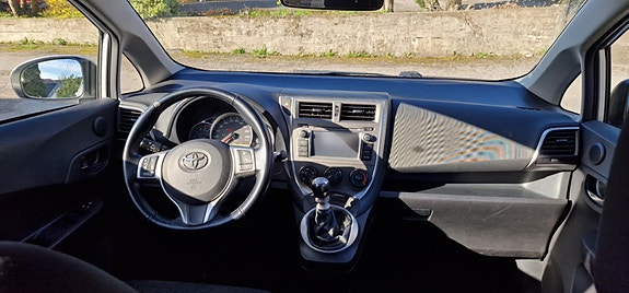 Toyota Verso-S 3 of 5