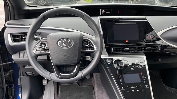 Toyota Mirai 11 of 22