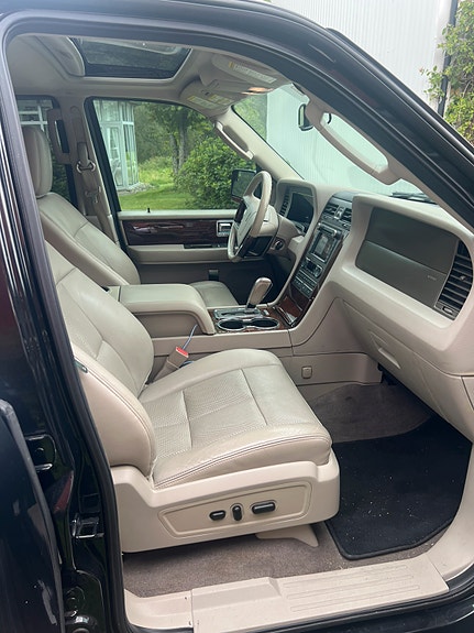 Lincoln Navigator 3 of 5