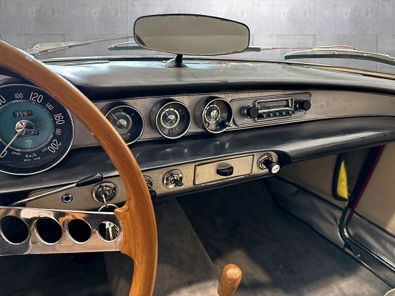 Volvo P1800