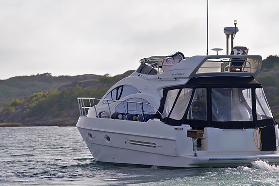 Flott og velholdt Azimut 42 FLY 4 of 5