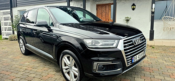 Audi Q7 2 of 22