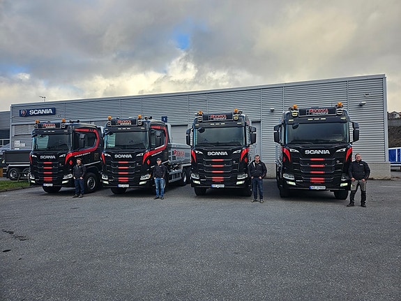 Fra høsten 2024 hvor noe av mannskapet vårt fikk fire nye tippbiler.