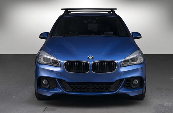 BMW 218i 3 of 5