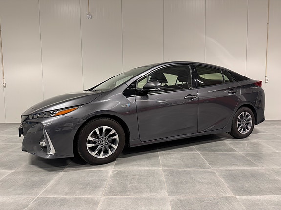 Toyota Prius Plug-in Hybrid 13 of 30