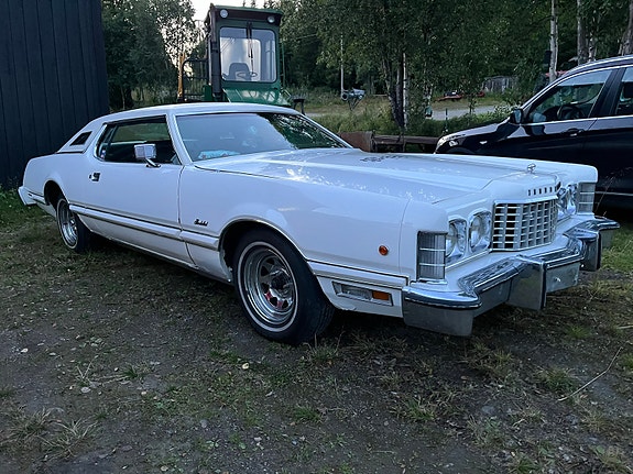 Ford Thunderbird 10 of 15