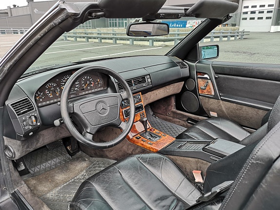 Mercedes-Benz SL300 17 of 26