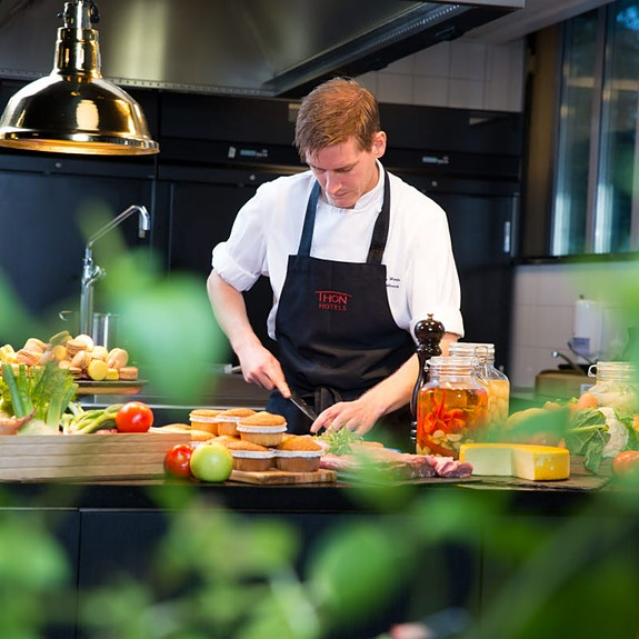 Thon Hotel Arena logo