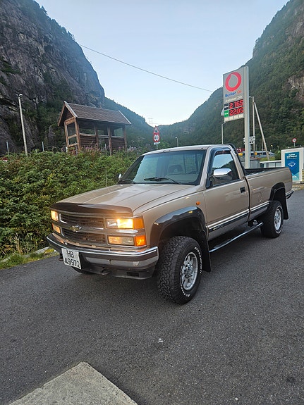 Chevrolet Silverado 12 of 19