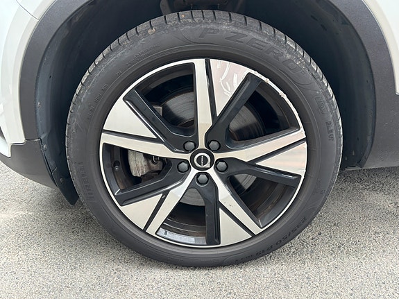 Volvo XC40 7 of 12
