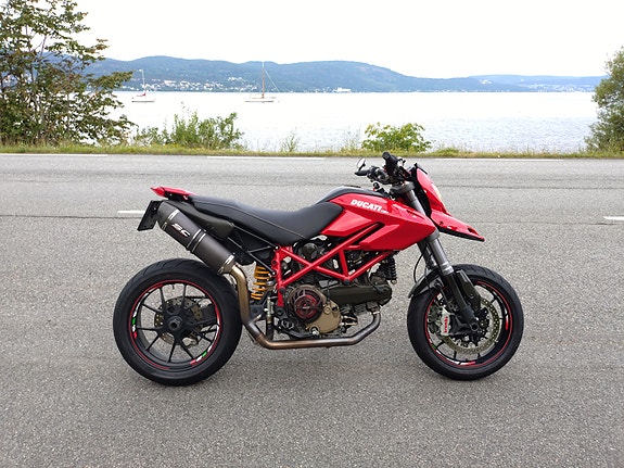 Ducati Supermotard 1100 S 2 of 24