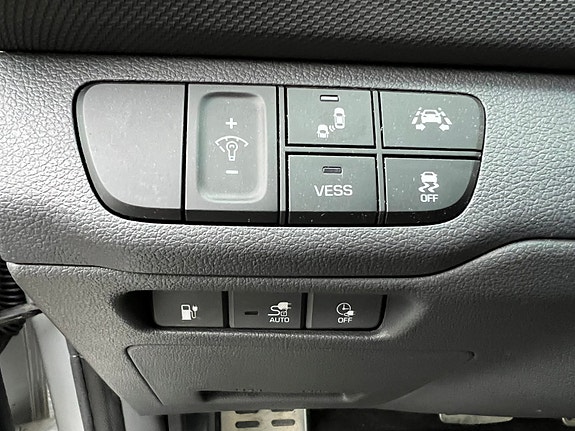 Hyundai IONIQ 12 of 15
