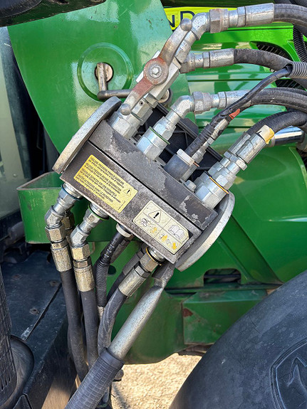 John Deere 6125R 50 KM, Trinløs, GPS ready, laster 2013, kr 749 000,-