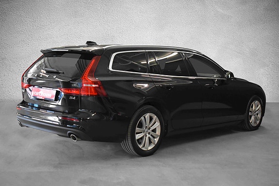 Volvo V60 4 of 5