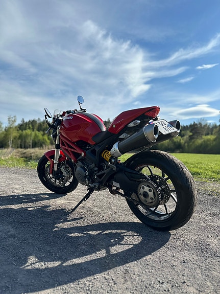 Ducati Monster 796 4 of 6