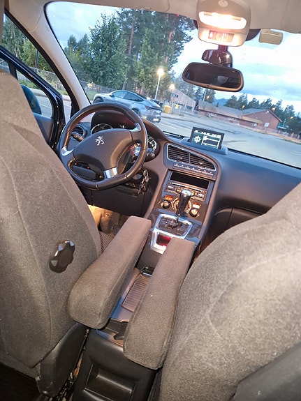 Peugeot 5008 3 of 17