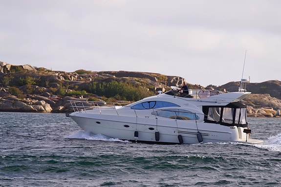 Flott og velholdt Azimut 42 FLY 5 of 5