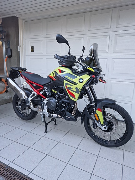 BMW F 900 GS 2 of 5