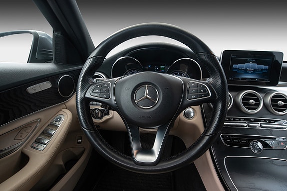 Mercedes-Benz C350 17 of 30