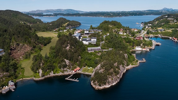 Skolen i idylliske omgivelser