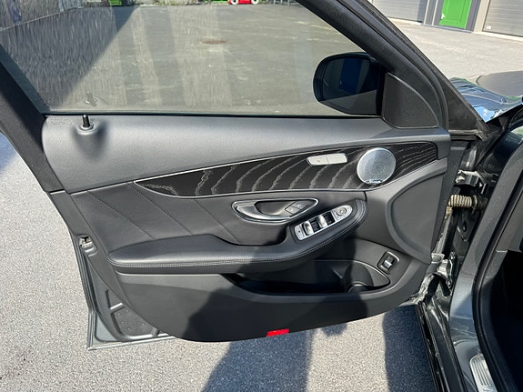Mercedes-Benz C350 23 of 30